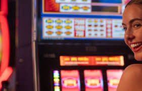 Người dùng Việt Nam chơi game slot bj666 trên điện thoại Android